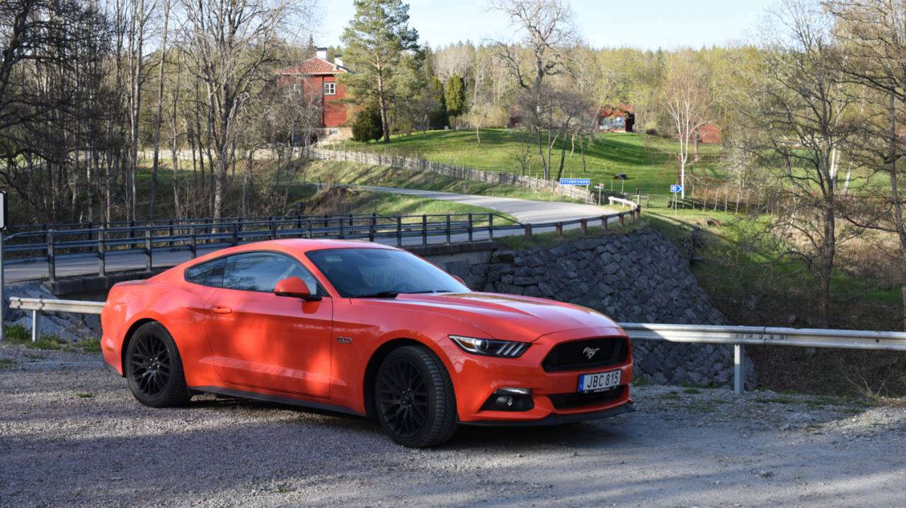 AUTO WORLD X TRACTION ULTRA G 2016 FORD MUSTANG GT #2 