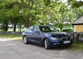 Test BMW 330e – Tyst och komfortabel laddhybrid