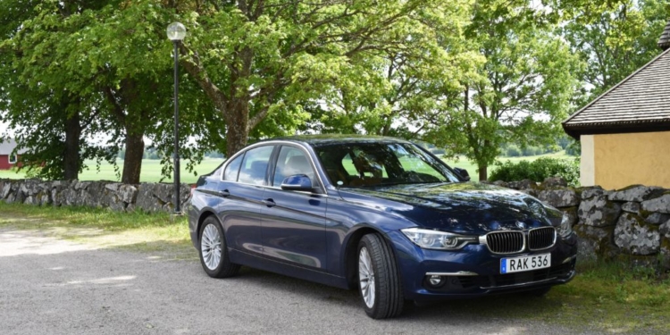 Test BMW 330e – Tyst och komfortabel laddhybrid