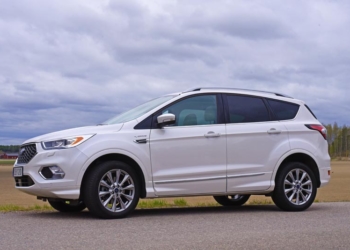 Test Ford Kuga 2017 TDI Vignale 180 hk