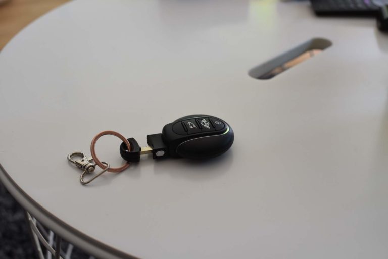 Hur Byter Man Batteri I Bilnyckeln