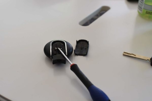 Hur Byter Man Batteri I Bilnyckeln