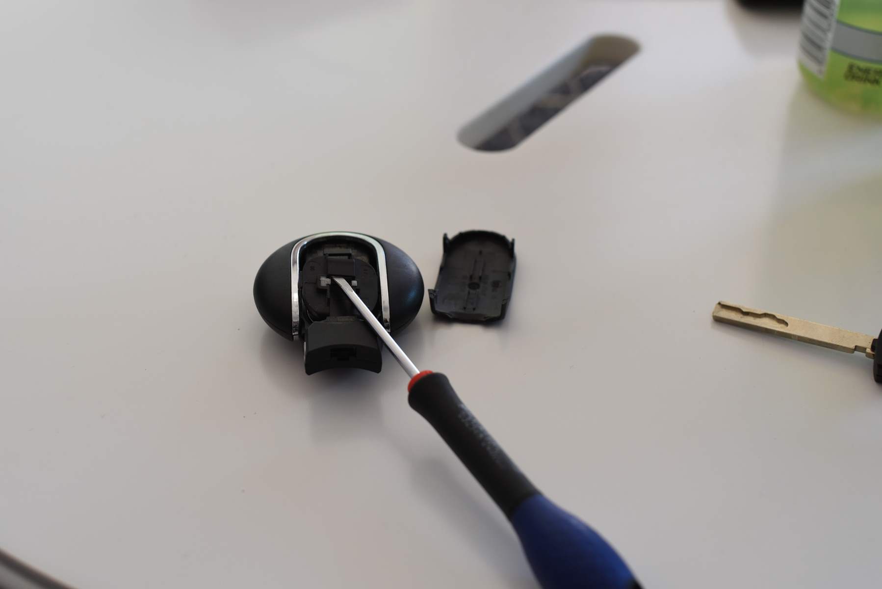 Hur Byter Man Batteri I Bilnyckeln