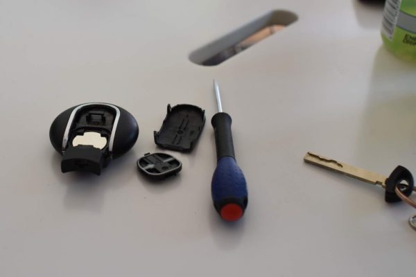 Hur Byter Man Batteri I Bilnyckeln